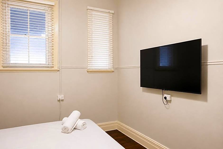 Geraldton Shoreline Lodge