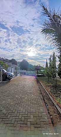 Madina Homestay (Residence)