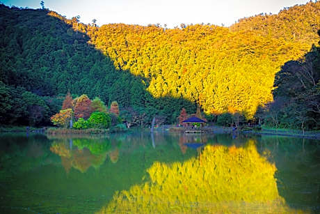 Ming Chi Shan Zhuang