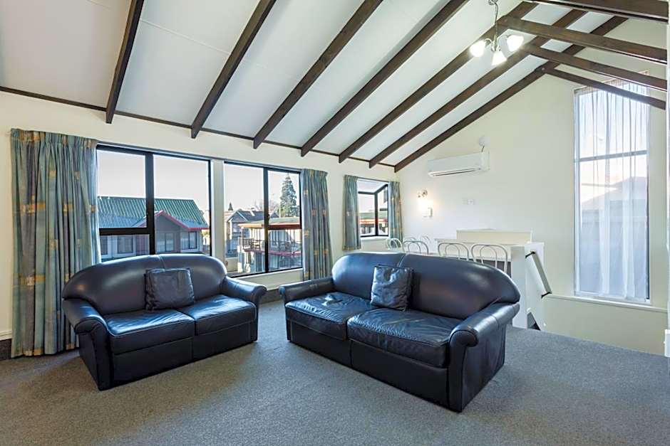 ASURE 755 Regal Court Motel