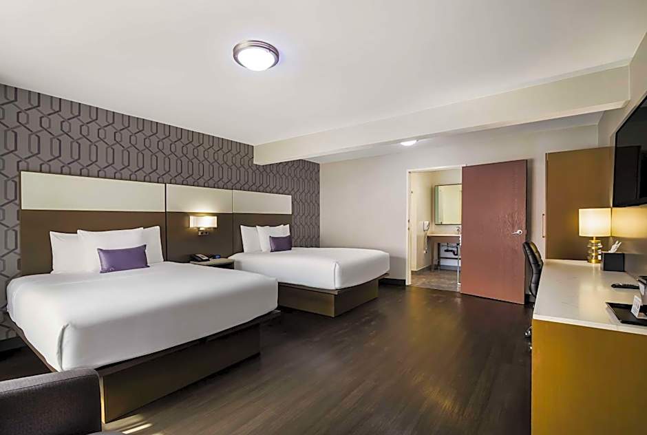 Sunset West Hotel SureStay Collection By Best Western