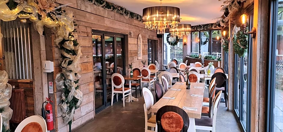 The Waterside Bar, Rooms & Restaurant