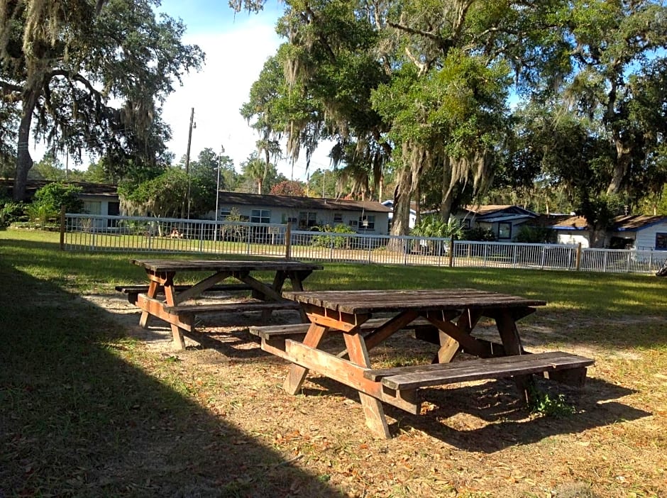 The Suwannee Gables Motel & Marina