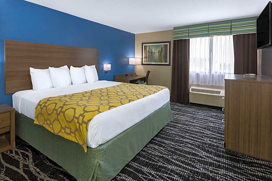 Photo 1 of 5 of 1 King Bed Suite