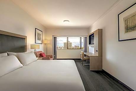 Standard King Room with City View