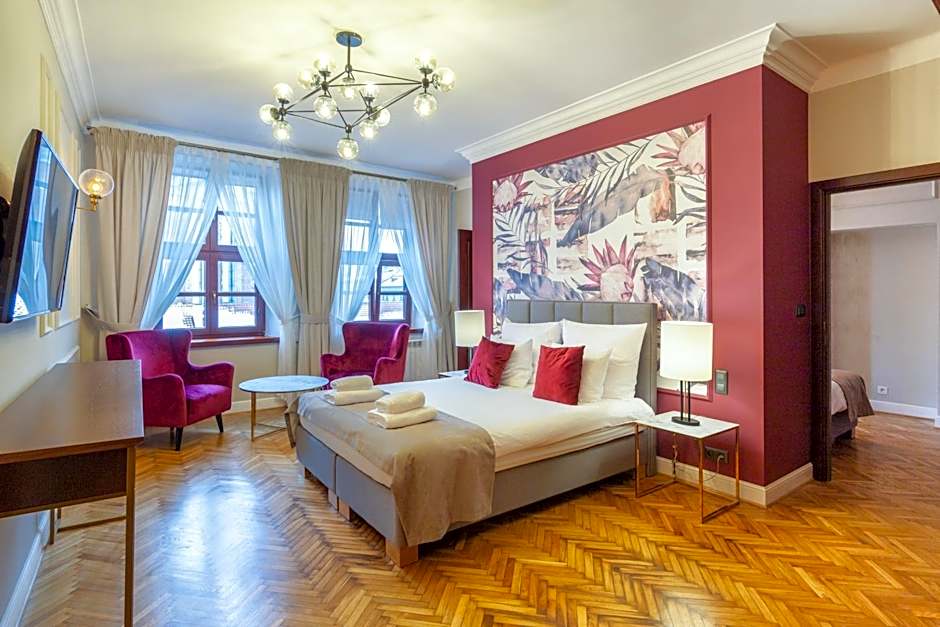 MR 3 Apartments