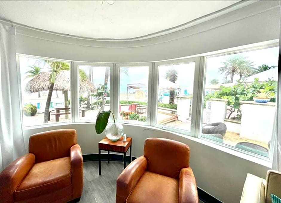 Walkabout 1 Tower Suite in the heart of Hollywood Beach