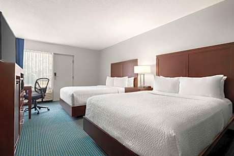 Premium Queen Room with Two Queen Beds - Non-Smoking, Exterior Hall