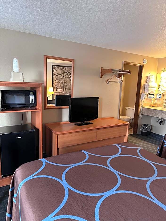 Super 8 by Wyndham Vancouver East