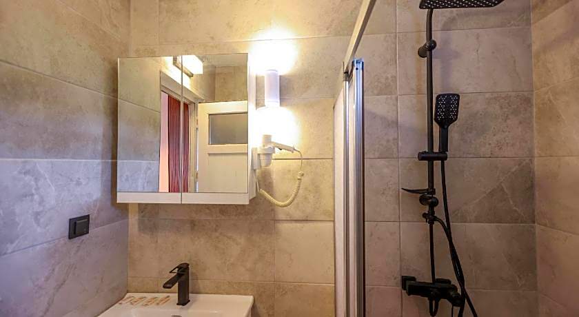 Yaliyani Motel Restaurant