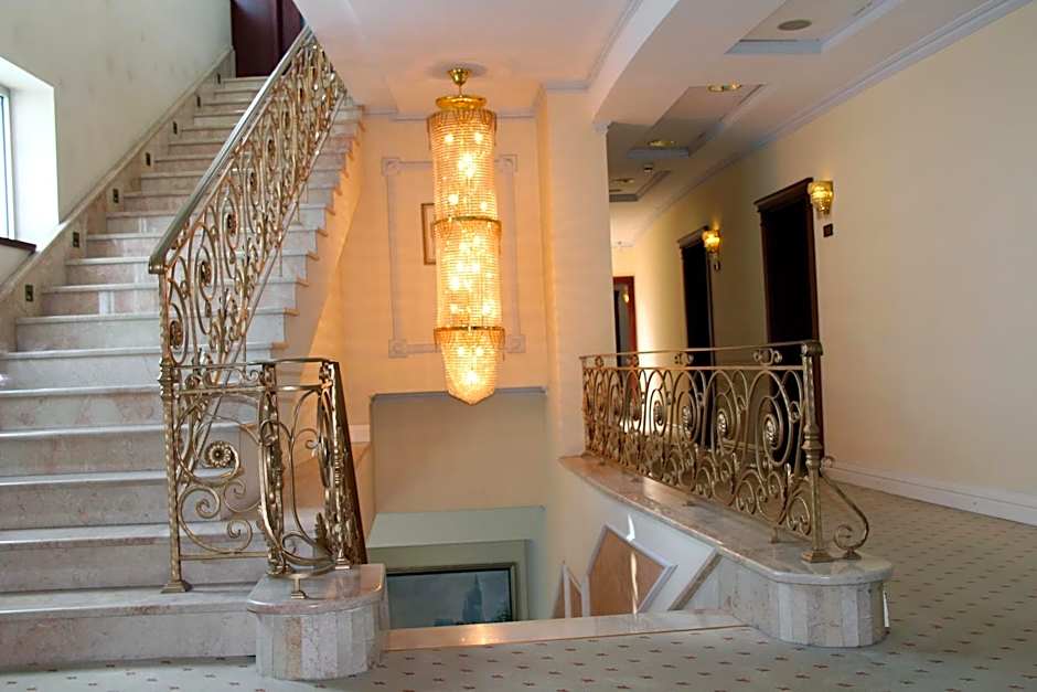 Stone Bridge Hotel