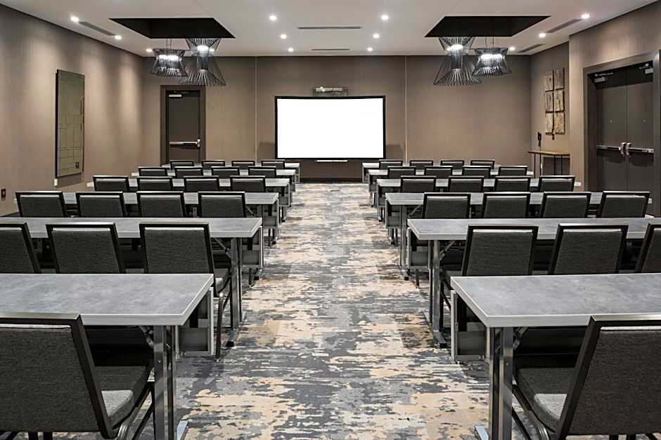 AC Hotel by Marriott Boston Cleveland Circle