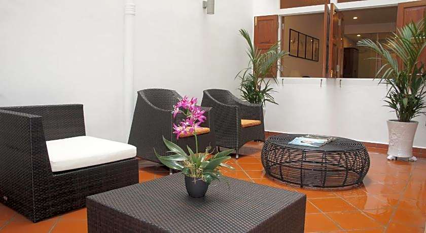 Heeren Straits Hotel