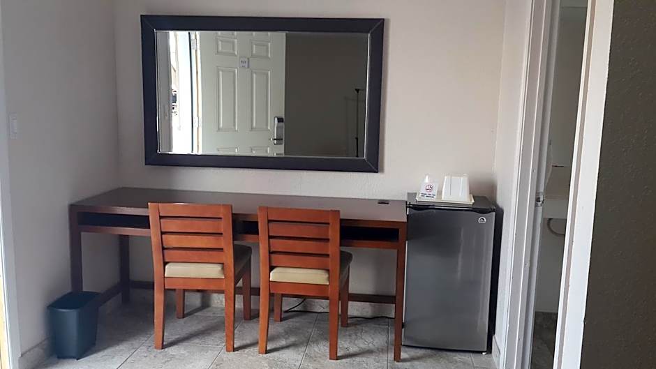 American Regency Inn