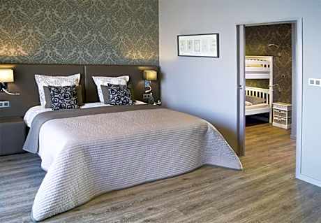 Deluxe Family Suite