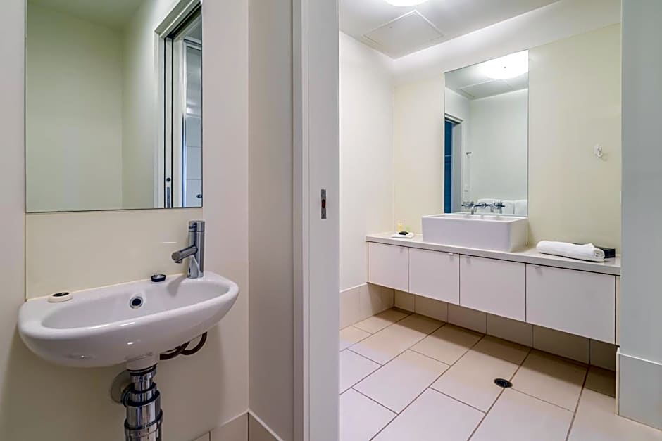 Waterfront Melbourne Apartments