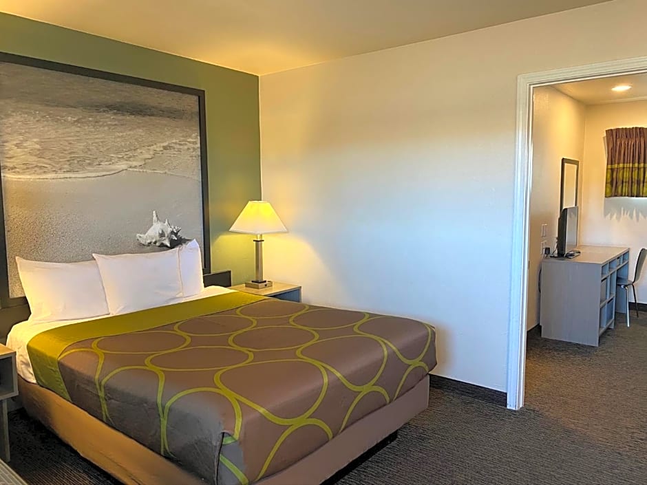 Super 8 by Wyndham Monterey