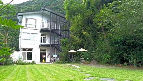 Young Chi Ku Hot Spring B&B