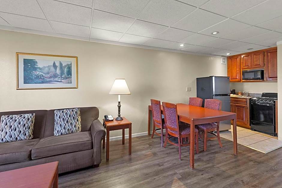Quality Inn & Suites Downtown