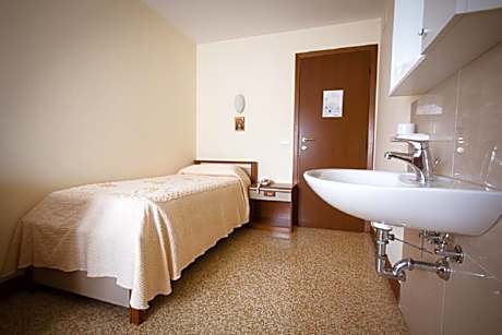 Single Room with Private External Bathroom