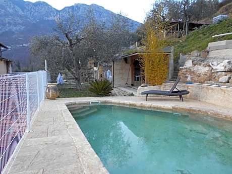 appartement independant avec piscine privee