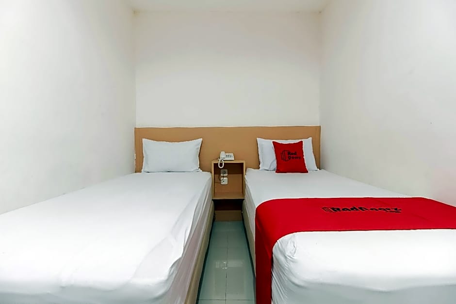 RedDoorz Plus near Galaxy Bekasi