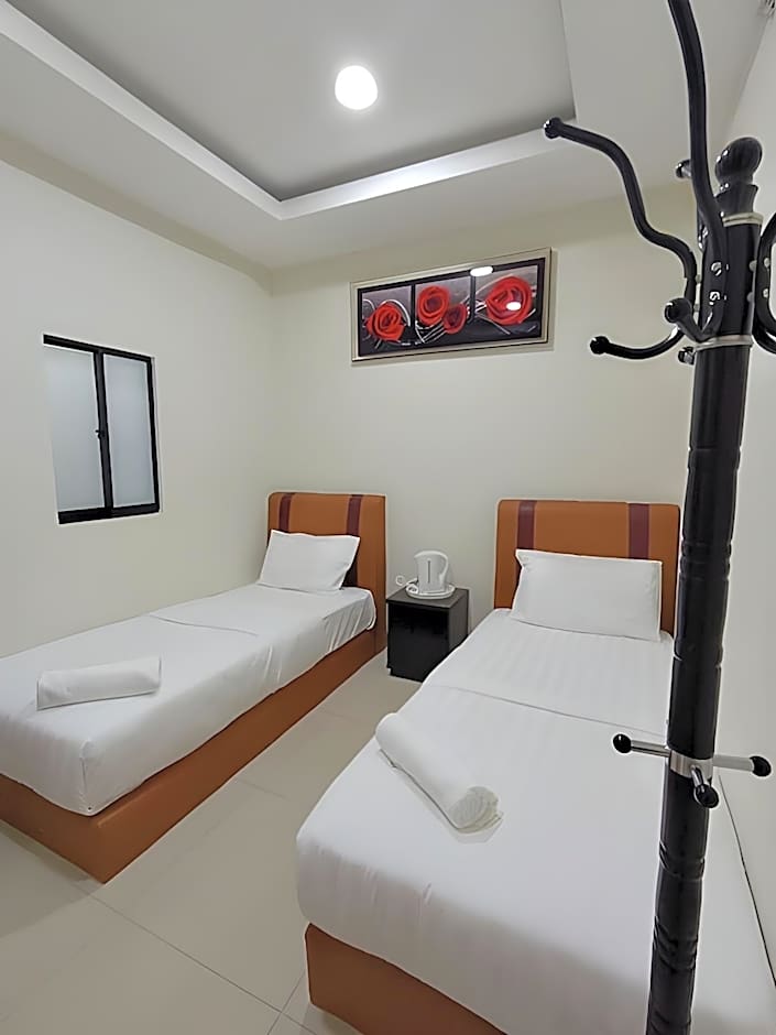 Grand Line Hotel