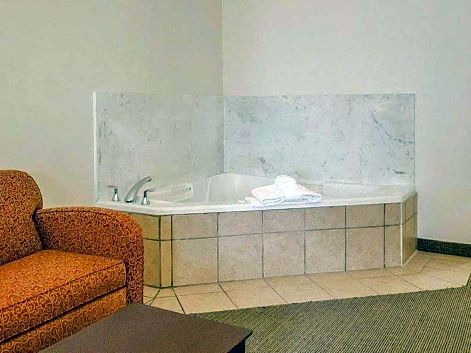 Quality Suites Jeffersonville - Louisville North