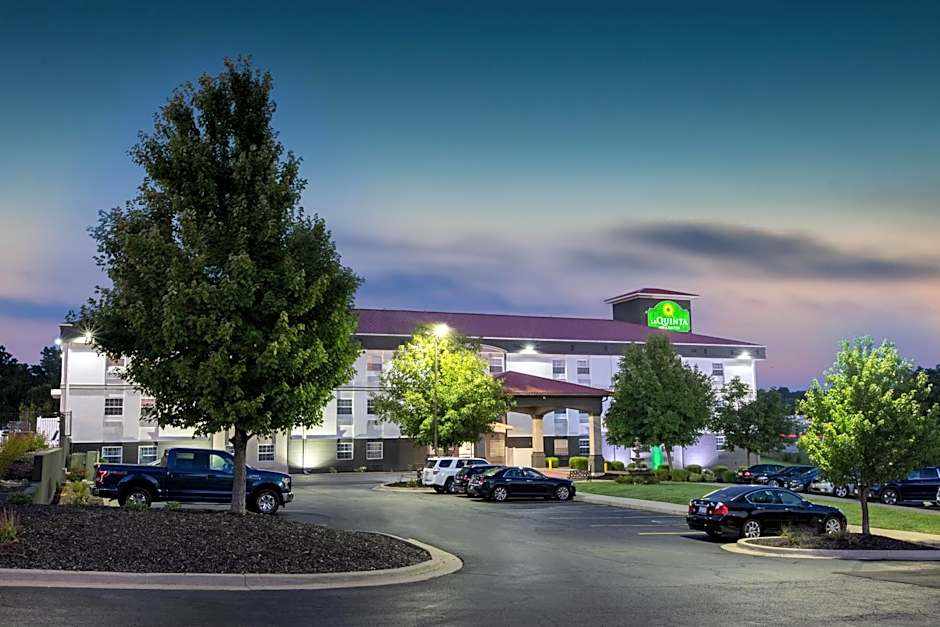 La Quinta Inn & Suites by Wyndham Blue Springs