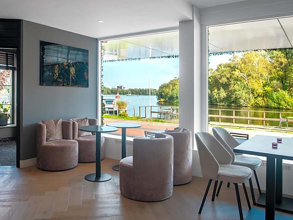 Amsterdam Lake Hotel