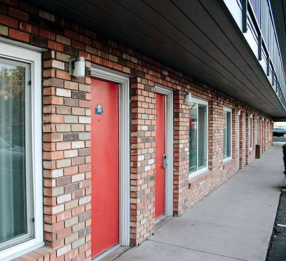 Days Inn by Wyndham Show Low