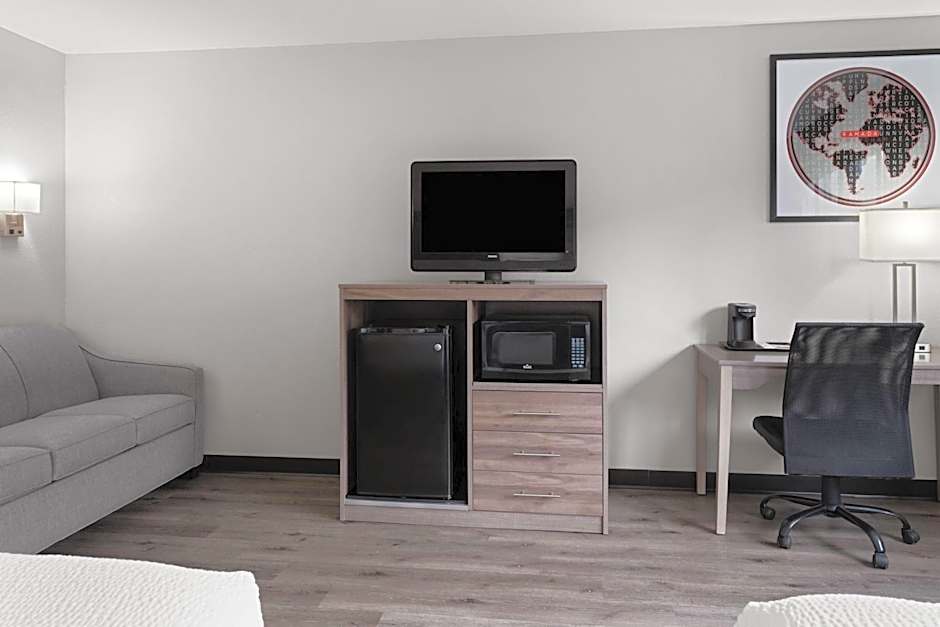 Ramada by Wyndham Cedar Rapids South