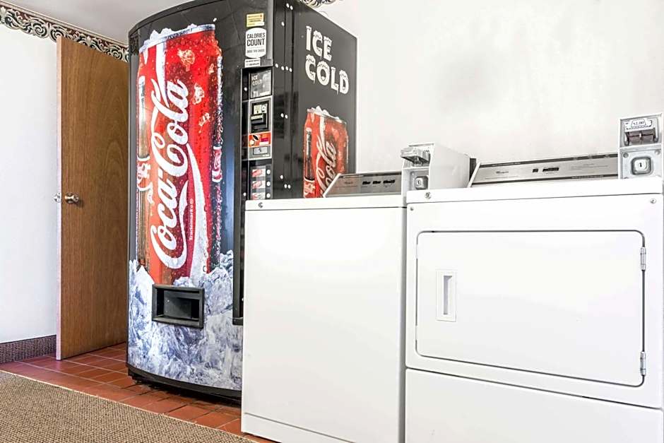 Super 8 by Wyndham Laramie