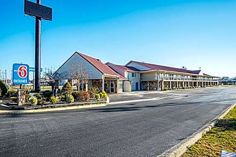 Motel 6 Manchester TN