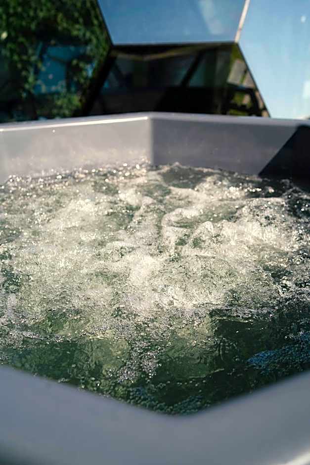 Peetri talu klaaskuplid Haapsalu lähedal