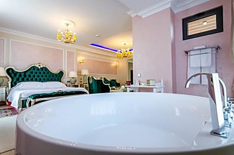 Sunrise Apartment with Frontal Sea View