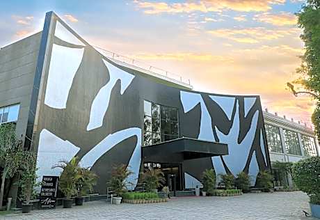 Park Boulevard Hotel