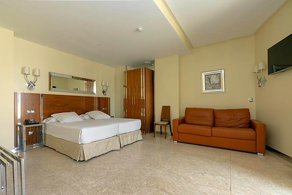 Photo 1 of 2 of Standard 2 Beds