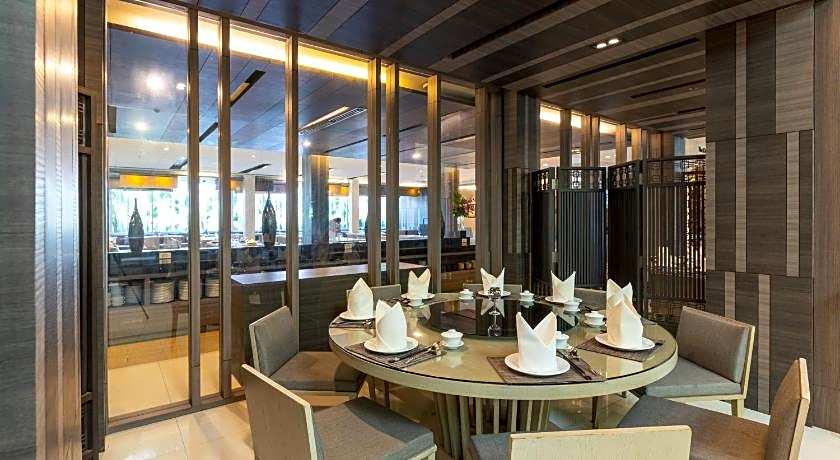 Classic Kameo Hotel & Services Apartment