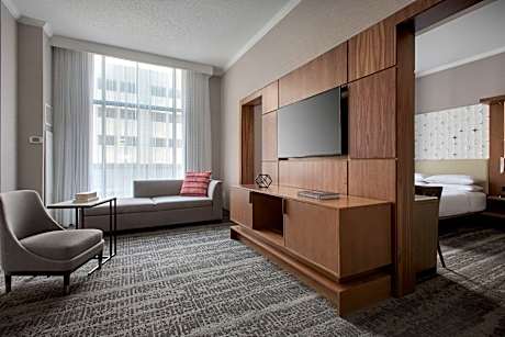 ADA Bathtub W/ Grab Bar, M Club lounge access, Suite, 1 King, Sofa bed, High floor