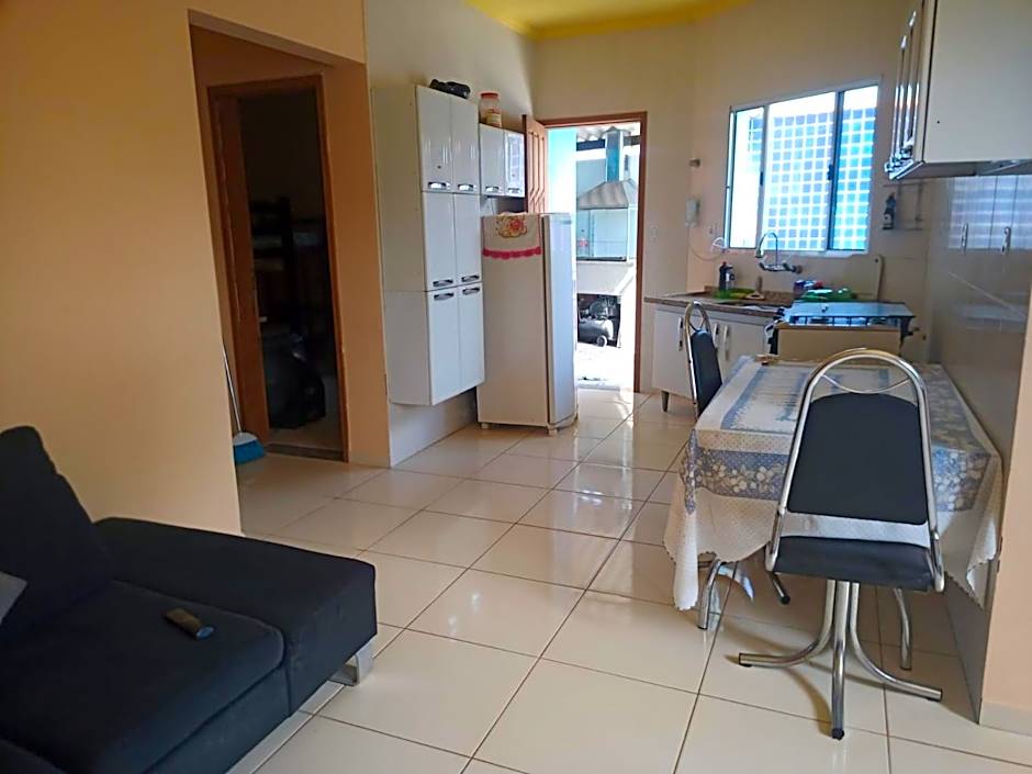 Casa com piscina , churrasqueira, Wi-Fi, em rua de Areia à 1km da praia, bairro sussegado, proíbido uso de som extremamente alto ideal para descansar