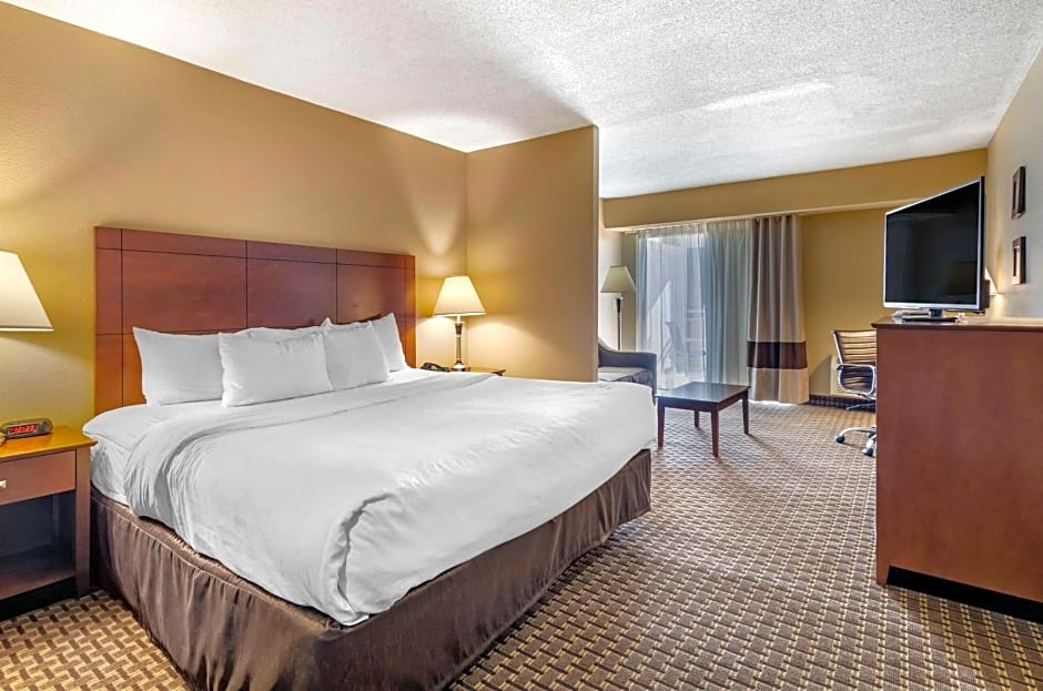 Comfort Inn & Suites Raphine - Lexington near I-81 and I-64