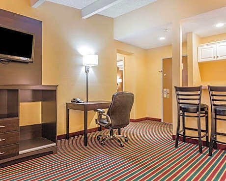 1-Bedroom Suite with 2 Double Beds