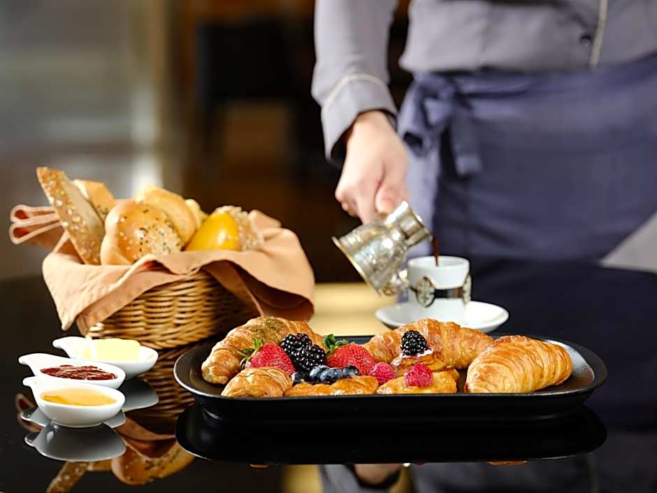 Holiday Inn - Suites Kuwait Salmiya by IHG