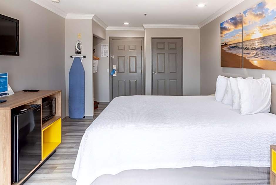 Days Inn by Wyndham Santa Monica