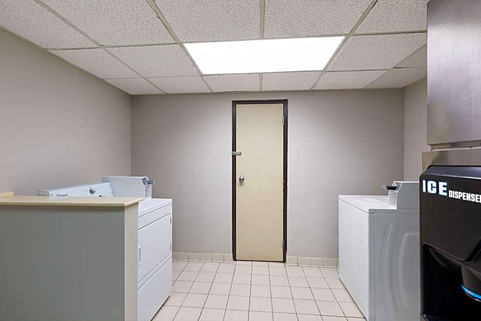 Days Inn by Wyndham Clarksville North