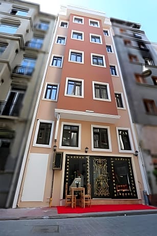 1 King Bed Corner Room