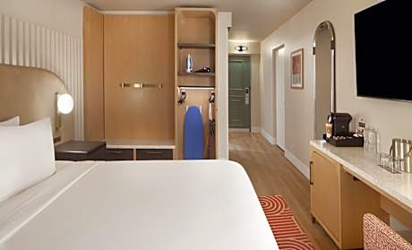 King Room with Accessible Tub - Disability Access