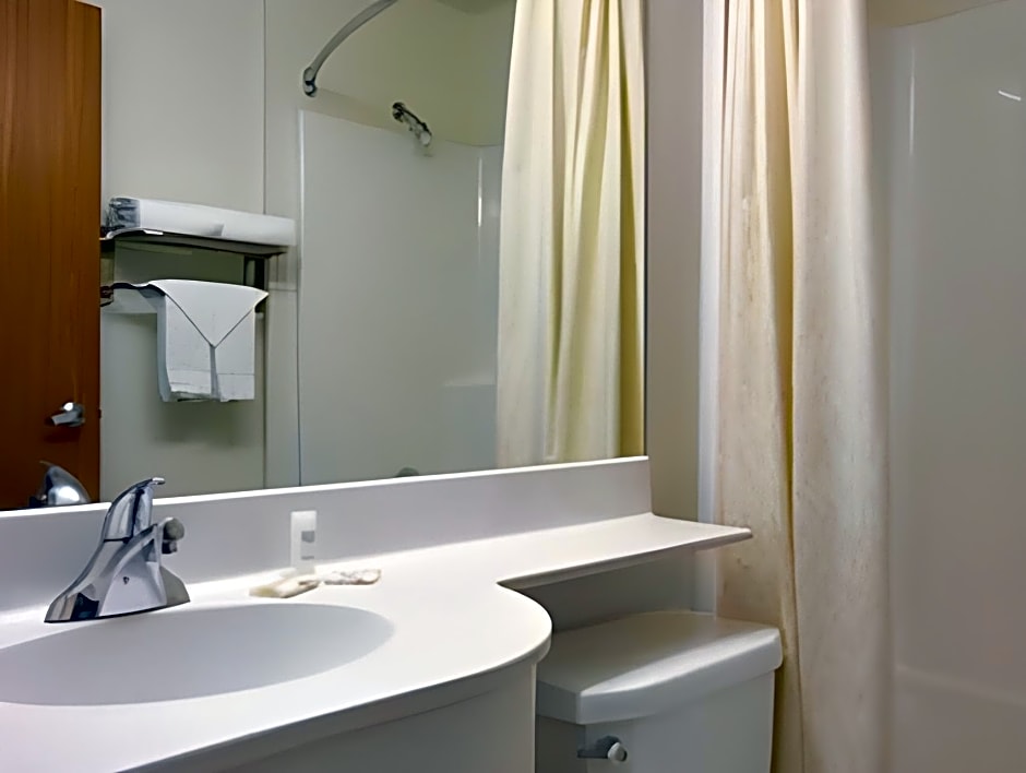 Americas Best Value Inn & Suites Racine