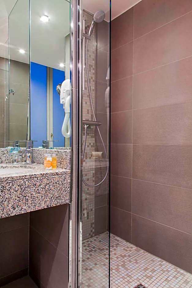 Timhotel Opera Blanche Fontaine